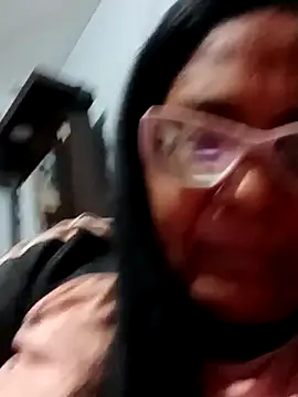 Snapshot of sexymomsn chatting on 03.24.26 sexymomsn online show from 03.24.26