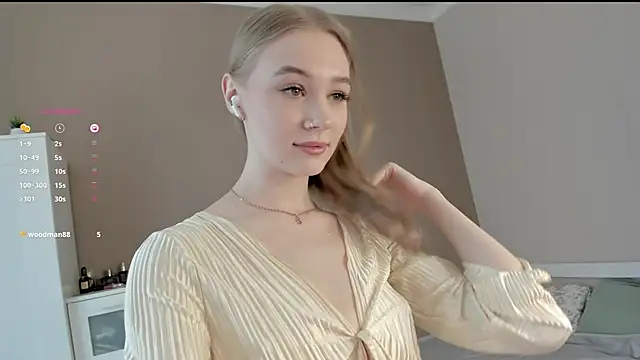 Snapshot of Sellina_moon chatting on 03.24.26 Sellina moon online show from 03.24.26