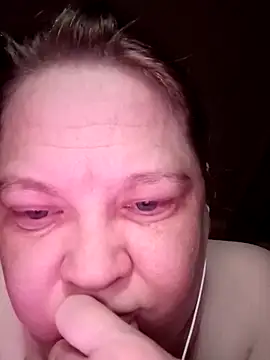 Snapshot of _Yourpussy_ chatting on 04.25.26 Yourpussy online show from 04.25.26