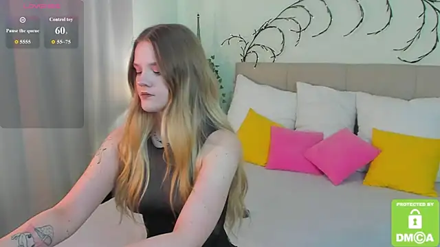 Snapshot of Emma_peach chatting on 06.10.26 Emma peach online show from 06.10.26