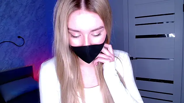 Snapshot of LulyDOLL chatting on 04.08.26 LulyDOLL online show from 04.08.26