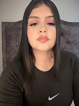 Snapshot of kloe_sexxys chatting on 04.06.26 kloe sexxys online show from 04.06.26