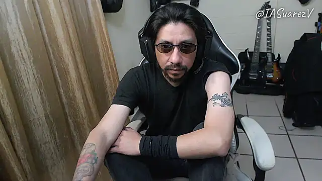 Snapshot of IASuarezV chatting on 04.07.26 IASuarezV online show from 04.07.26