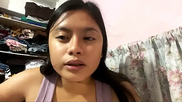 Snapshot of PennieDegraaf chatting on 03.25.26 PennieDegraaf online show from 03.25.26