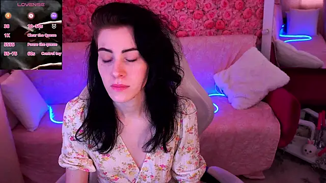 Snapshot of CurleyBlueEyes chatting on 03.25.26 CurleyBlueEyes online show from 03.25.26