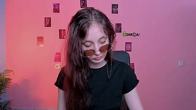 Snapshot of nami_glow chatting on 07.18.26 nami glow online show from 07.18.26