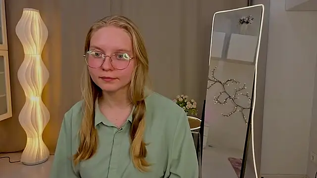 Snapshot of AlicaCohill chatting on 03.31.26 AlicaCohill online show from 03.31.26