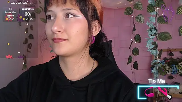 Snapshot of eyes_moonn chatting on 03.28.26 eyes moonn online show from 03.28.26