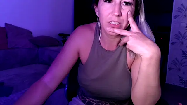 Snapshot of kendra_peach chatting on 03.25.26 kendra peach online show from 03.25.26