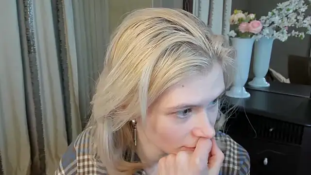 Snapshot of CarleySuski chatting on 03.24.26 CarleySuski online show from 03.24.26