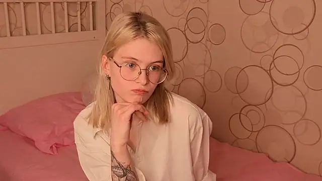 Snapshot of CarleySuski chatting on 03.28.26 CarleySuski online show from 03.28.26