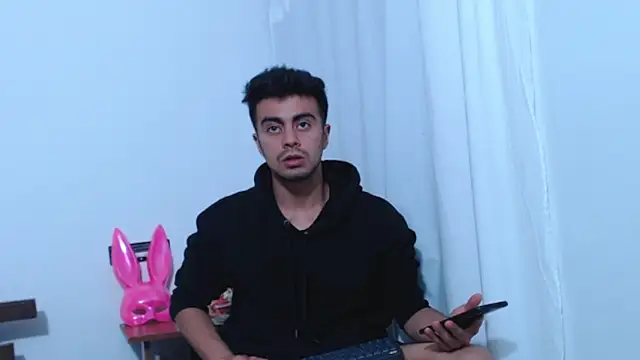 Snapshot of santiago_luxx chatting on 03.24.26 santiago luxx online show from 03.24.26