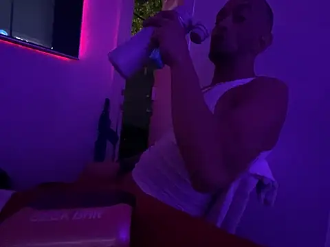 Snapshot of hpcouplee420 chatting on 04.05.26 hpcouplee420 online show from 04.05.26