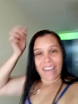 Snapshot of alexandra-queen chatting on 04.27.26 alexandra-queen online show from 04.27.26