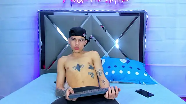 Snapshot of TommyBisex chatting on 03.24.26 TommyBisex online show from 03.24.26