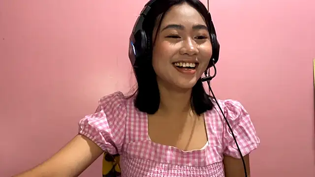 Snapshot of IndiraBrieger chatting on 03.26.26 IndiraBrieger online show from 03.26.26