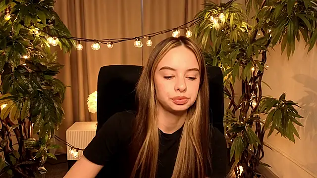 Snapshot of BeverlyRiley chatting on 03.28.26 BeverlyRiley online show from 03.28.26