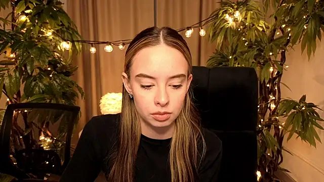 Snapshot of BeverlyRiley chatting on 03.30.26 BeverlyRiley online show from 03.30.26