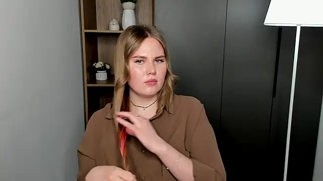 Snapshot of PaulinaBigley chatting on 04.01.26 PaulinaBigley online show from 04.01.26