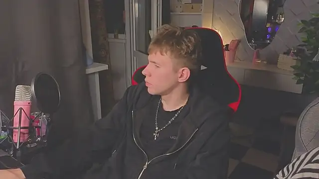 Snapshot of meowmeowland chatting on 03.24.26 meowmeowland online show from 03.24.26