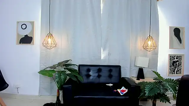 NahomiWhitte online show from 04.24.26