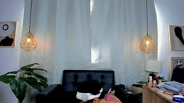 NahomiWhitte online show from 04.27.26