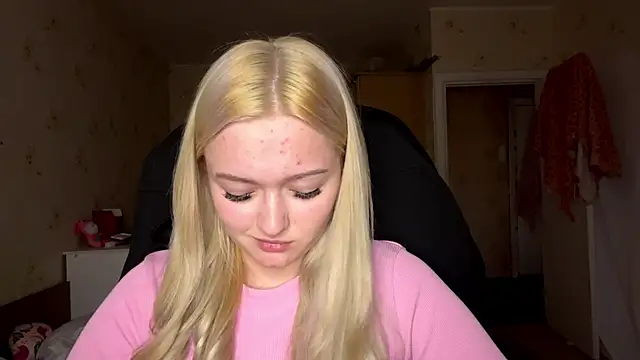 Snapshot of Sophia_Blonde chatting on 04.02.26 Sophia Blonde online show from 04.02.26