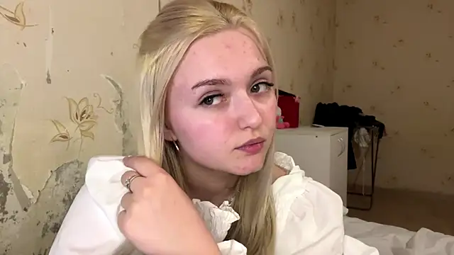 Snapshot of Sophia_Blonde chatting on 04.02.26 Sophia Blonde online show from 04.02.26