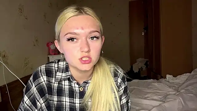 Sophia Blonde online show from 05.25.26