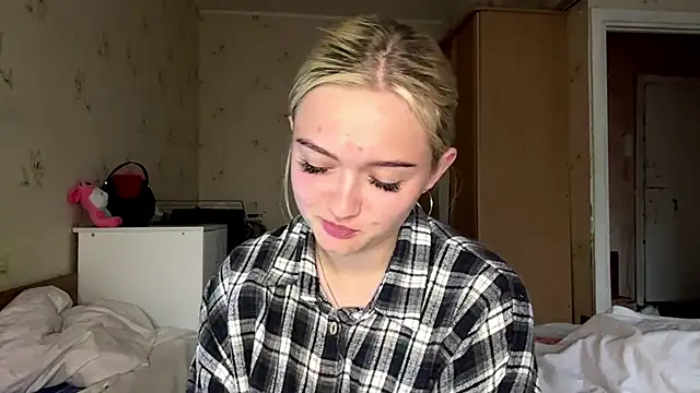 Sophia Blonde online show from 06.04.26