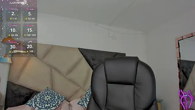Snapshot of AfroditaVega_ chatting on 06.17.26 AfroditaVega online show from 06.17.26