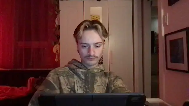 Snapshot of TwinkGaymer chatting on 03.26.26 TwinkGaymer online show from 03.26.26