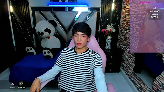 Snapshot of IsaacNovaa chatting on 03.26.26 IsaacNovaa online show from 03.26.26