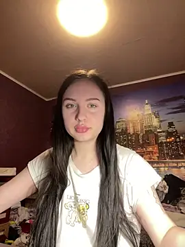 Snapshot of Avellya chatting on 03.27.26 Avellya online show from 03.27.26