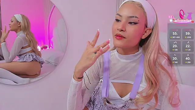 Snapshot of mia__poppy chatting on 04.17.26 mia poppy online show from 04.17.26