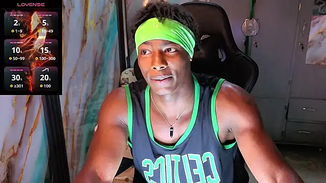 Snapshot of maxmuscle10 chatting on 03.25.26 maxmuscle10 online show from 03.25.26