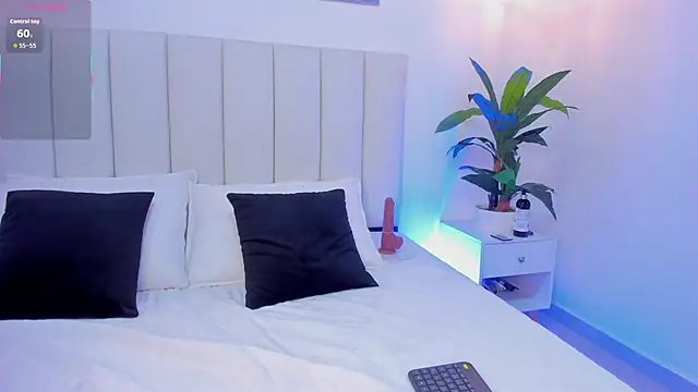 Snapshot of Megan_Brunette2 chatting on 04.05.26 Megan Brunette2 online show from 04.05.26