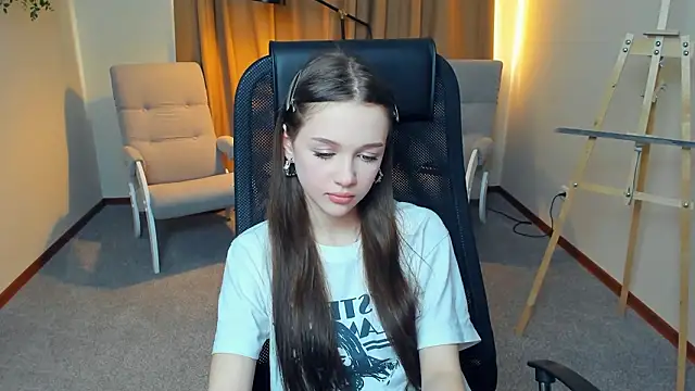 Snapshot of SharriSang chatting on 03.28.26 SharriSang online show from 03.28.26