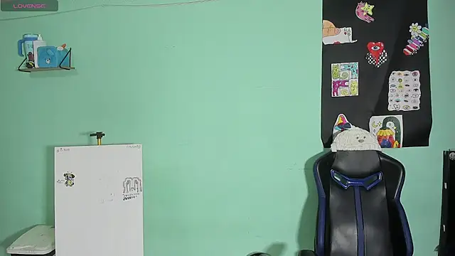 TYLERhHOT2005 online show from 04.18.26