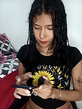 Yi Uzi online show from 04.25.26