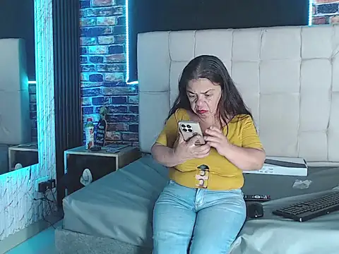 Snapshot of mialuna303av chatting on 03.27.26 mialuna303av online show from 03.27.26