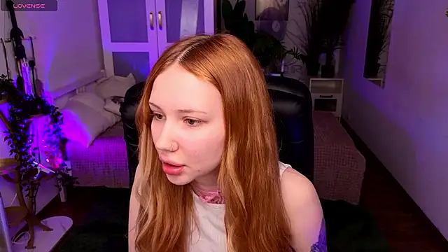 Snapshot of zoeforrd chatting on 03.28.26 zoeforrd online show from 03.28.26