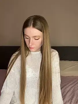 Snapshot of AliceVilliers chatting on 03.27.26 AliceVilliers online show from 03.27.26