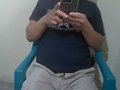 Snapshot of Luis-Armando chatting on 04.07.26 Luis-Armando online show from 04.07.26