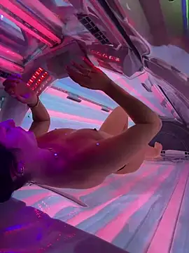 LolaSkyee online show from 04.28.26