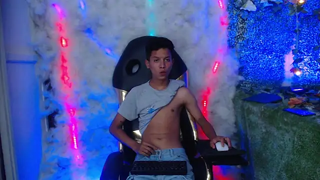 Snapshot of camilo_hott3 chatting on 03.26.26 camilo hott3 online show from 03.26.26