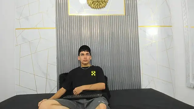 Snapshot of Kitsune_44 chatting on 03.27.26 Kitsune 44 online show from 03.27.26