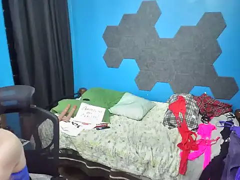 Snapshot of MachoPutito chatting on 09.27.25 MachoPutito online show from 09.27.25