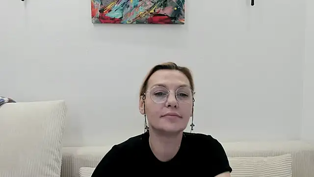 Snapshot of OeigesMik chatting on 03.30.26 OeigesMik online show from 03.30.26