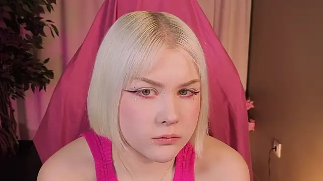 Snapshot of mollieluv chatting on 03.28.26 mollieluv online show from 03.28.26